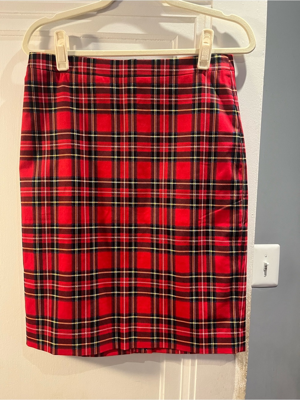J Crew Classic Red Plaid Pencil Skirt - 6 - worn once!